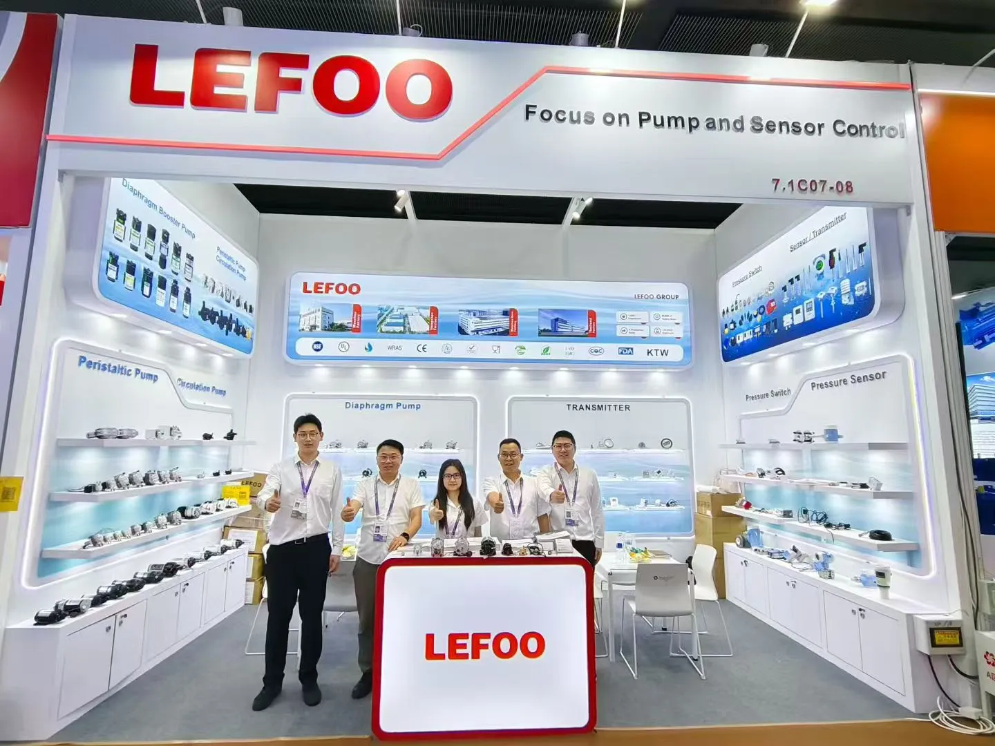 The LEFOO team at the 139th Canton Fair in Guangzhou..jpg The LEFOO team at the 139th Canton Fair in Guangzhou..jpg